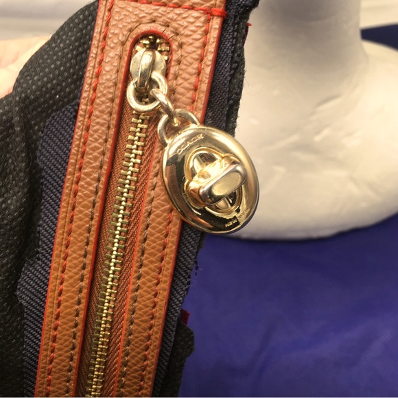 Coach Gold Tone Turnlock Bag Charm Zipper Pull Charm - Picture 3 of 6